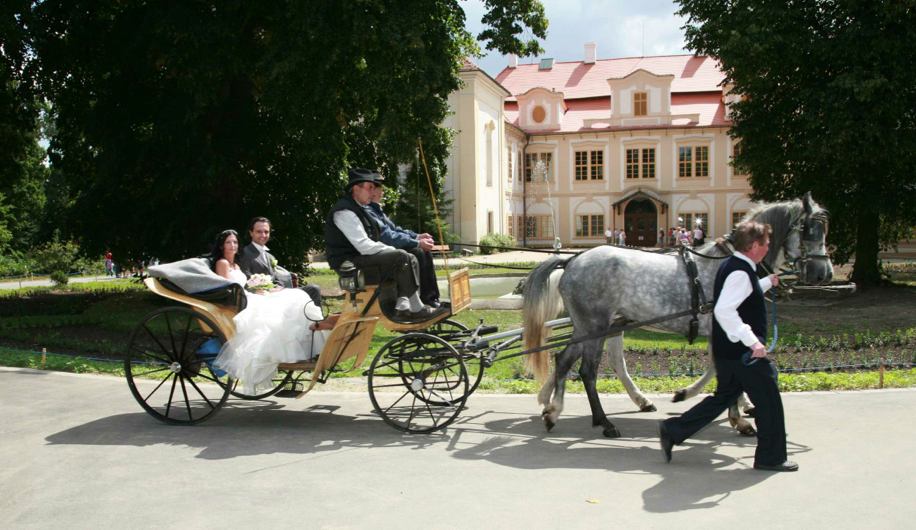 Svatba na zámku Chateau Mcely